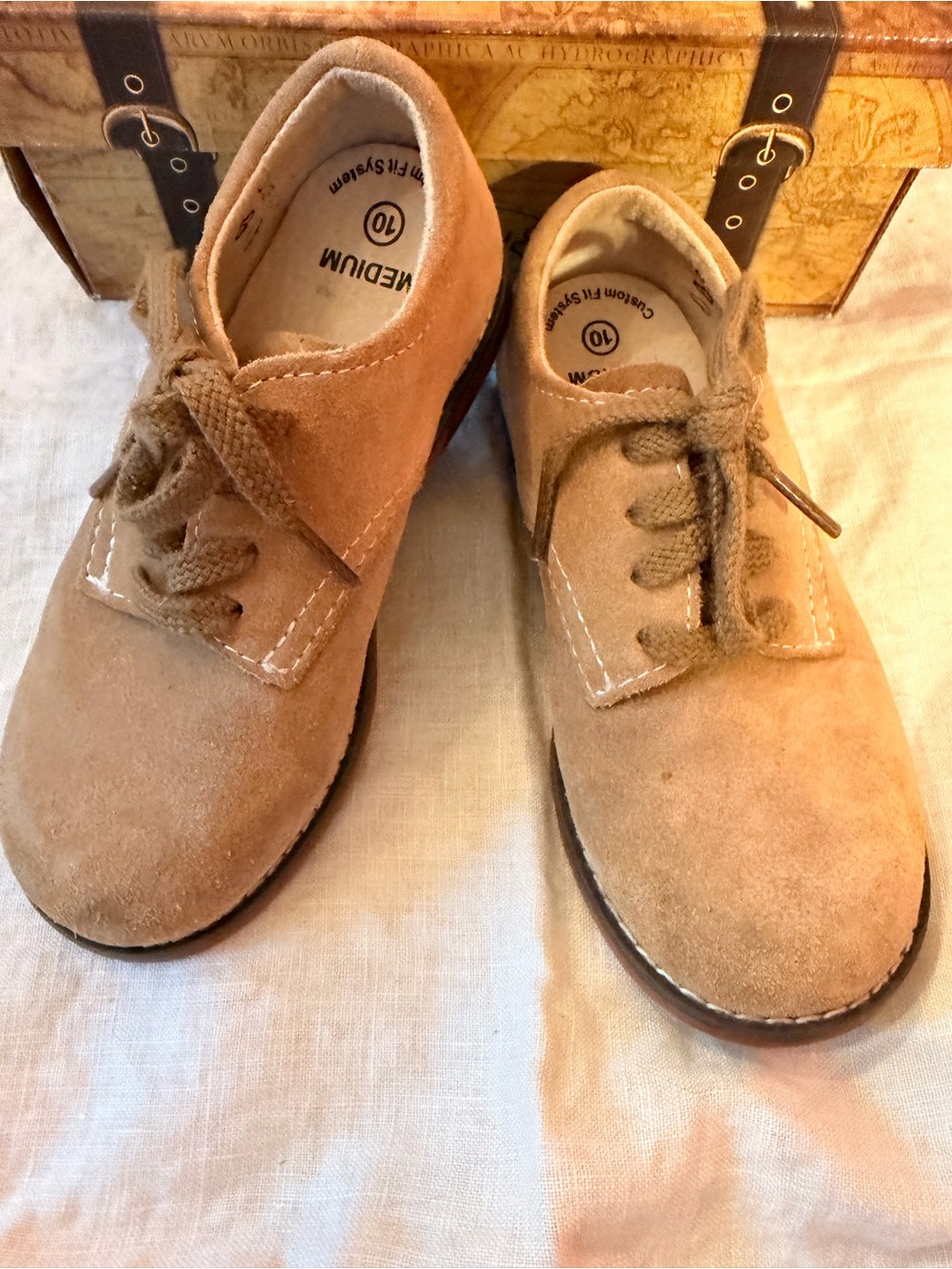 Footmates Kids Tan Suede Lace-Up “Dirty Buck” Dress Shoes